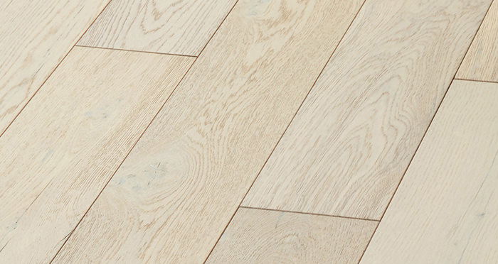Manhattan Frozen Oak Brushed & Lacquered Engineered Wood Flooring - Descriptive 6